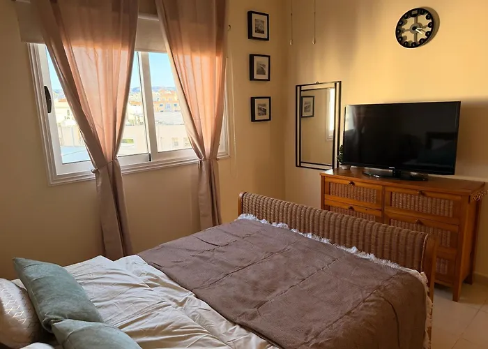 Beachfront Sirena Lighthouse Sea View Apartamento Pafos