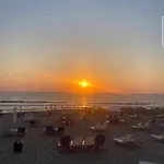 דירה Beachfront Sirena Lighthouse Sea View *