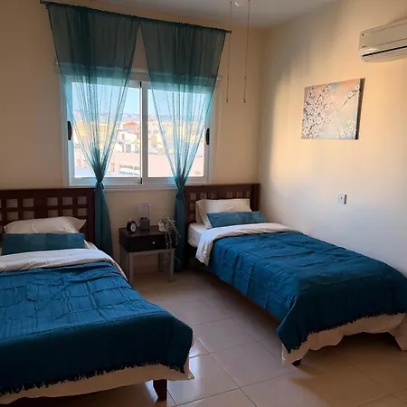 Beachfront Sirena Lighthouse Sea View פאפוס